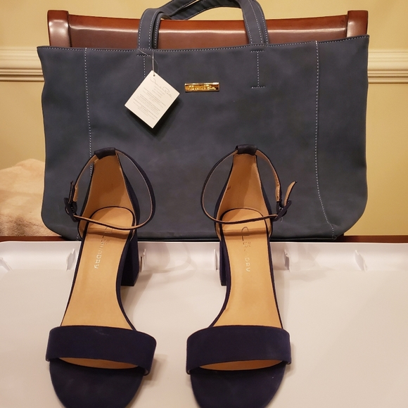 Blue heeled sandals - Picture 3 of 4